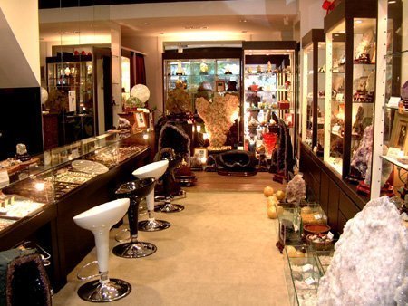 茶花女水晶 亞馬礦岩 CRYSTAL ROCKS & MINERALS 茶花女水晶 亞馬礦岩 CRYSTAL ROCKS & MINERALS