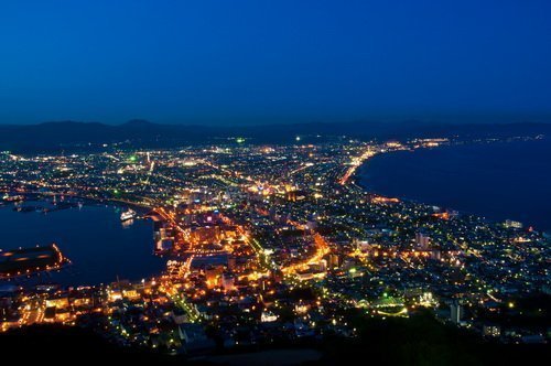 函館璀璨夜景配美食 還有可愛企鵝大遊行