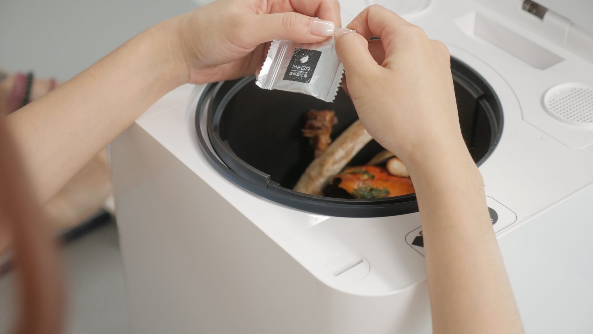 搜咖誠意邀請百泰生物科技合作開發出特殊配方「有機環菌錠」，搭配有機模式，操作簡單